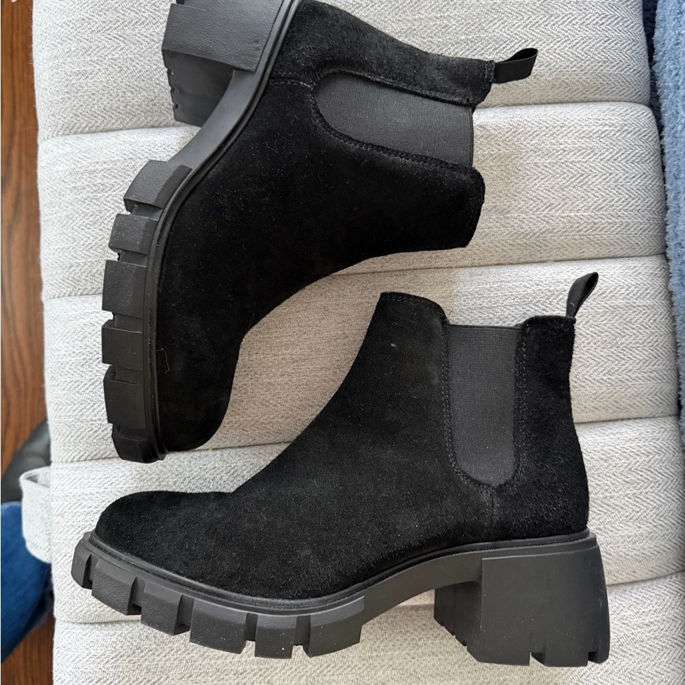 Steve Madden Black Chunky suede Ankle Booties